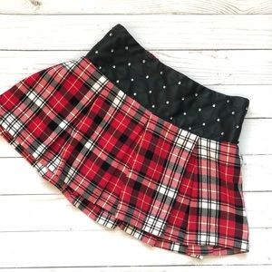 Pleated red and black plaid skirt. Girls size 8.